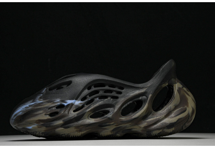 ye**ezy slide  id4126