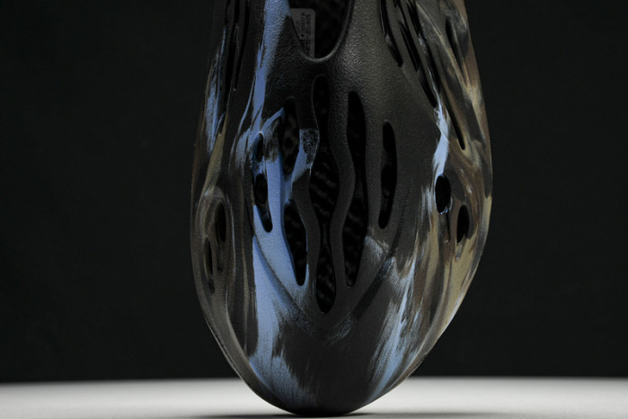 ye**ezy slide  id4126