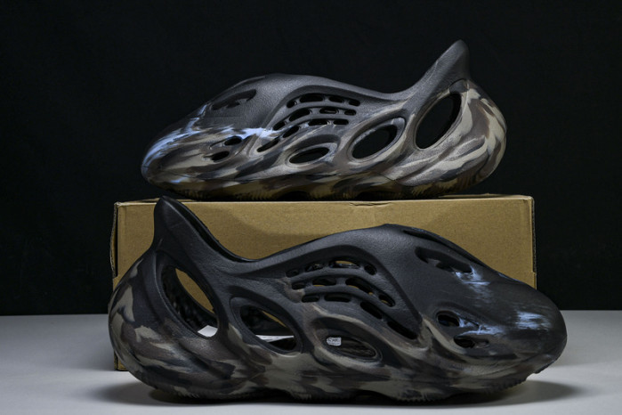 ye**ezy slide  id4126