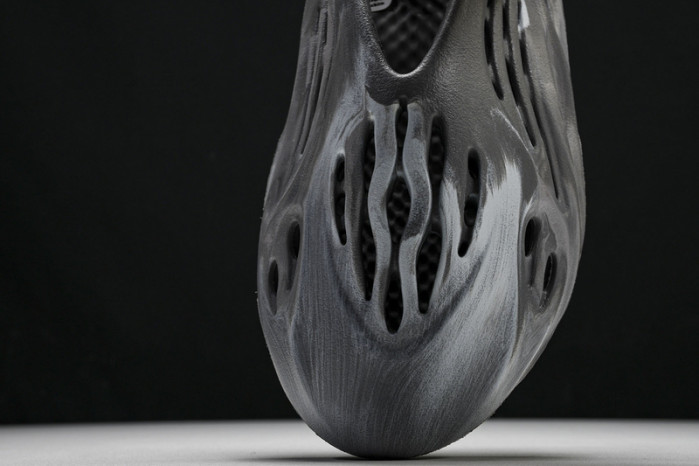 yee**zy slide  ie4931