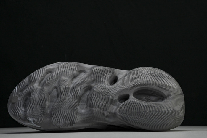 yee**zy slide  ie4931